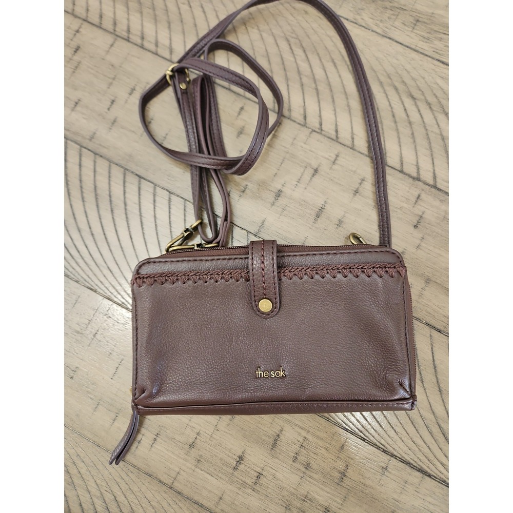 The Sak Bag Burgandy Iris Cellphone Leather Crossbody Wristlet Minimalist Travel